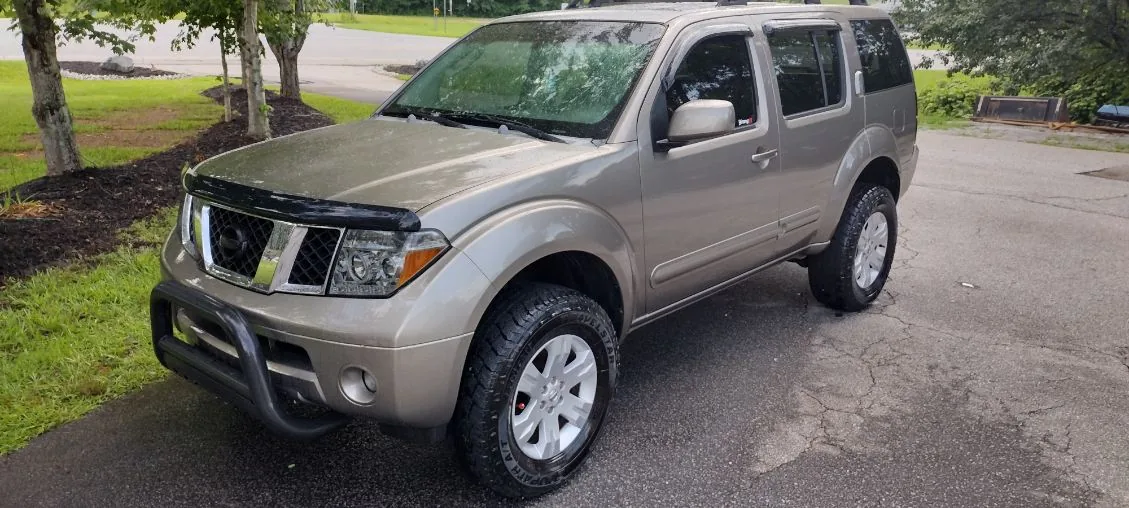 Nissan Pathfinder after a full Grindtime wash and wax