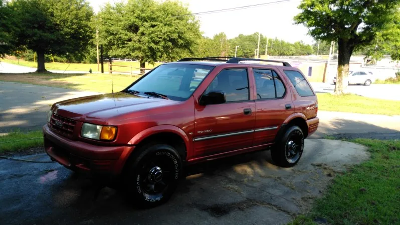 Isuzu Rodeo washed and detailed by Grindtime